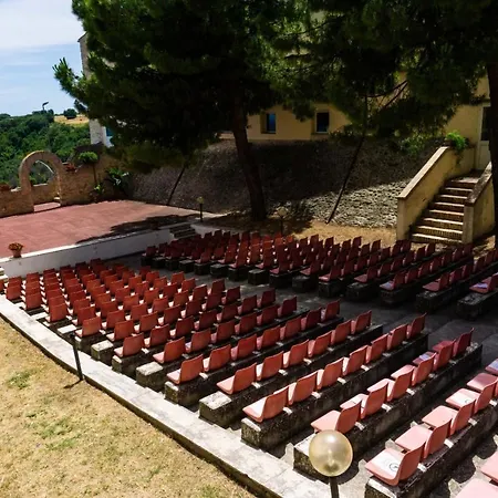 Il Castello Holiday home *